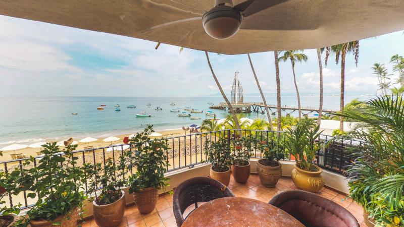 La Palapa 2 In Los Muertos Beach Puerto Vallarta Condo In Puerto Vallarta