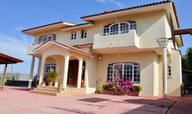 Hacienda Juana with 4 large bedrooms and Lot next door of more then 4500.00 Square Feet