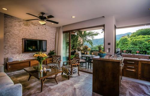 Residences by Pinnacle Unit 207