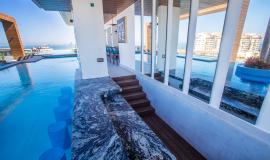 Desire 403 4 blocks from the beach
